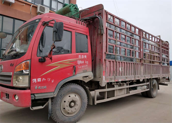 江西某電氣公司采購凈化板單吹手動風(fēng)淋室